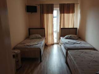 Гостевой дом Гостевой Дом  Сухум Бюджетный трехместный номер-2