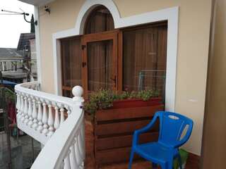 Гостевой дом Гостевой Дом  Сухум Семейный номер с балконом-12